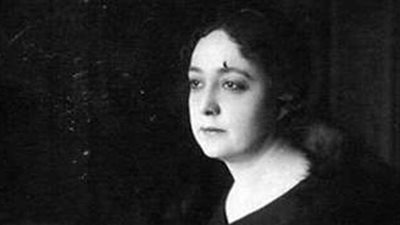 في ذكرى ميلاد هدى شعراوي.. رائدة الحركة النسائية.. ولدت في عائلة أرستقراطية ودافعت عن حقوق النساء الأشراف.. ورفضت زواج ابنها من مطربة