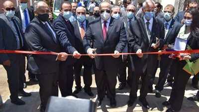 رئيس جامعة القاهرة وعميد كلية الزراعة يفتتحان المشروعات الجديدة