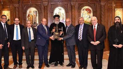 البابا تواضروس يستقبل وفدا من دار الكتاب المقدس