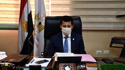 وزير الرياضة يكرم الجهات الداعمة لمشروعات الوزارة