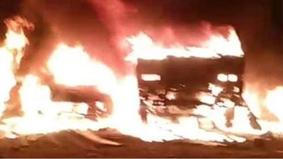 تجدد اشتعال النيران في مخلفات زراعية وعدد من السيارات بوزارة الزراعة | صور