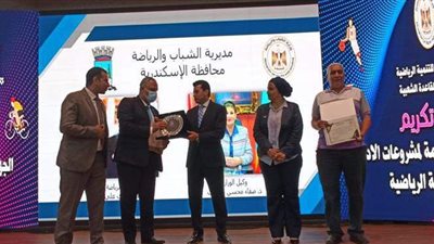 «وزير الرياضة» يكرم وكيل وزارة الشباب والرياضة بالقليوبية