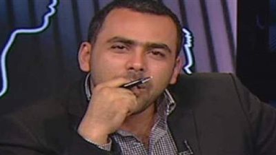 يوسف الحسيني يبكي على الهواء حزنا على وفاة زميله | فيديو