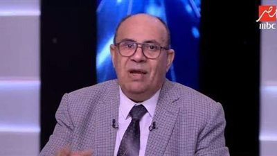 تعليق مزلزل من مبروك عطية على مشهد تشييع جنازة شيخ صوفي بالزغاريد والطبل