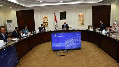 وزير الإسكان يستعرض مقترحات إدارة منطقة القاهرة الخديوية لضمان استدامة أعمال التنمية