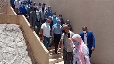 محافظ أسيوط يرافق وزير النقل لتفقد أعمال تنفيذ محور ديروط الحر | صور