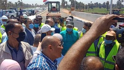 كامل الوزير يستمع لشرح تفصيلي عن معدلات تنفيذ محور ديروط الحر | فيديو