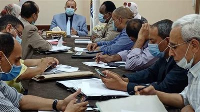 وكيل تعليم قنا يناقش استعدادات امتحانات الثانوية العامة