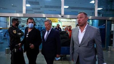 الخطيب يستقبل بعثة الترجي التونسي في مطار القاهرة