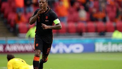 يورو 2020 .. قائد هولندا يهدد بمغادرة الملعب حال تعرضه لهتافات عنصرية