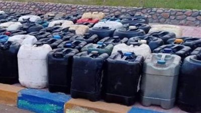 إحباط بيع 9 آلاف لتر زيوت سيارات محظورة حيازتها في السوق السوداء بالإسكندرية