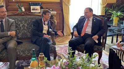 النائب العام يلتقي نظيره بباريس