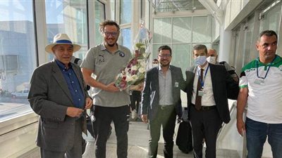 الرجاء المغربي يستقبل بعثة بيراميدز بالورود | صور