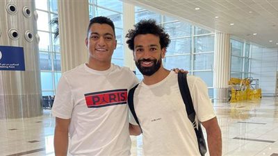 مصطفى محمد ينشر صورة رفقة صلاح.. ومتابعون: هل ستذهبون مع المنتخب الأولمبي؟