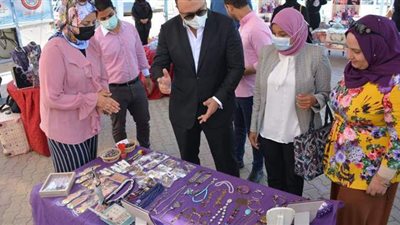 معرض للمشغولات اليدوية والمشروعات الصغيرة بمكتبة مصر العامة في الدقهلية