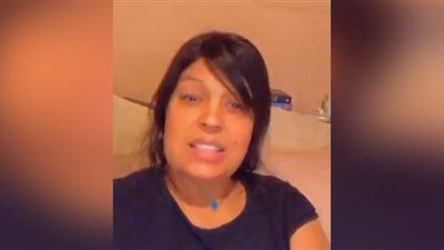 فيفي عبده تطمئن الجمهور على صحتها: رجعت لكم تاني خلاص | فيديو