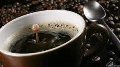 للفتيات.. الإكثار من تناول القهوة يعجل بظهور التجاعيد