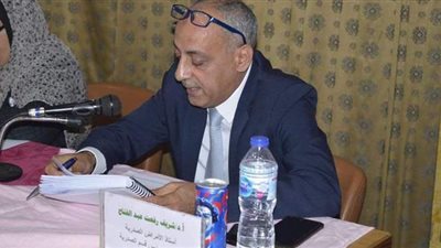 بالصور.. د شريف رفعت يدير ندوة عن 