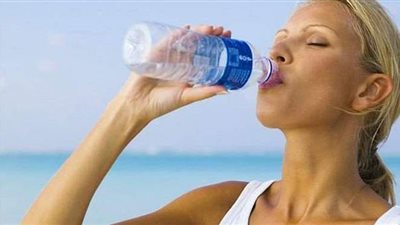 لمرضى القلب.. تعرف على كمية الماء التي يحتاجها الجسم في الطقس الحار