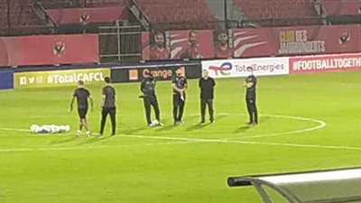 رئيس نادي الترجي يحضر مران فريقه الأخير استعدادا لمواجهة الأهلي