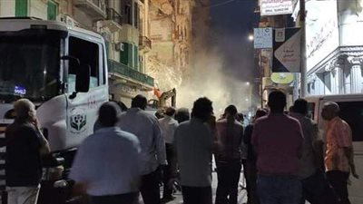 انتشال 3 جثث من تحت أنقاض عقار الإسكندرية المنهار