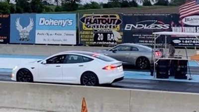 في سباق تسارع .. تيسلا S بلايد تسحق نيسان «جي. تي. آر»