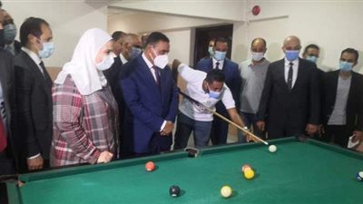 وزيرة التضامن تشجع متعافي الإدمان اثناء لعب البلياردو | فيديو وصور