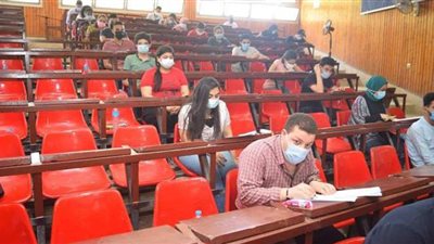 ٢٧٥ طالبا يؤدون امتحانات نهاية العام الدراسي بالجامعة الأهلية بسوهاج