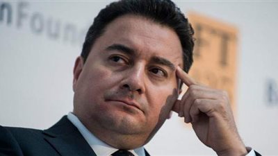 باباجان: حزب أردوغان سلم تركيا للعصابات