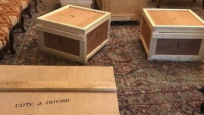وفد النيابة العامة يشرف على إجراءات تغليف وشحن الآثار المستردة من فرنسا