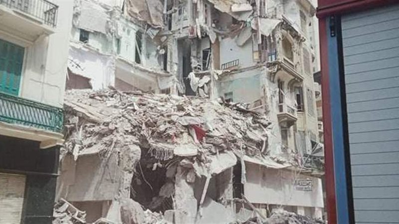 انهيار عقار بالإسكندرية