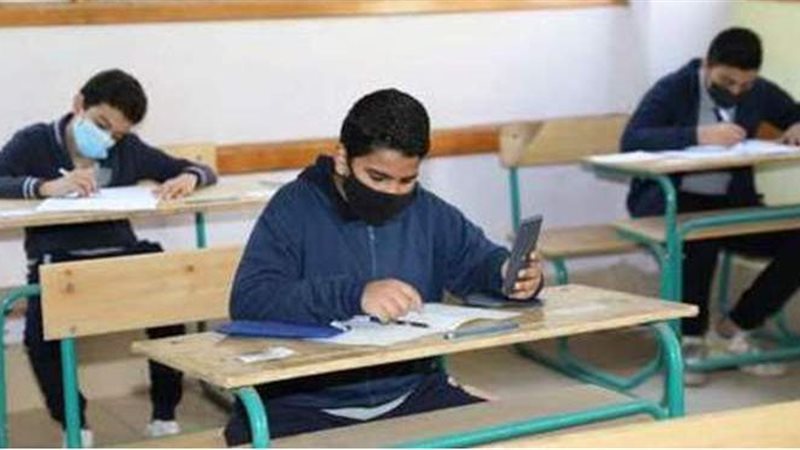 طلاب الشهادة الإعدادية