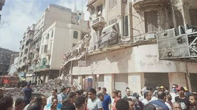تضامن الإسكندرية تقدم مساعدات لضحايا انهيار عقار العطارين | صور