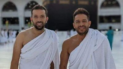 محمد حماقي يؤدي العمرة بعد إحياء حفل بالسعودية