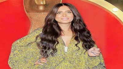 شكلها تغير 180 درجة.. هل أجرت الراقصة دينا عمليات تجميل جديدة؟