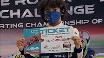 وزيرة الهجرة تهنئ الطفل المصري زين الحمصاني بفوزه ببطولة سباق السيارات بدبي