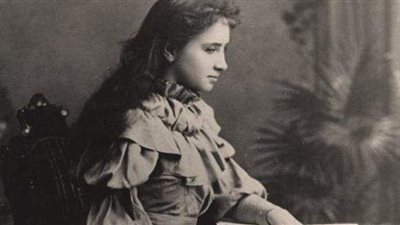 في ذكرى ميلادها.. هيلين كلير عمياء صماء تحصل على الدكتوراه.. تعلمت 5 لغات.. ودافعت عن حقوق ذوي الاحتياجات الخاصة حول العالم