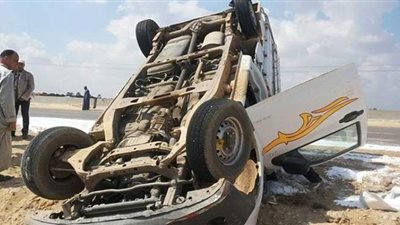 بالأسماء.. إصابة 5 عمال في انقلاب سيارة ربع نقل بأسيوط