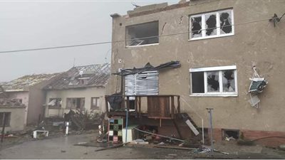 بلغت 563 مليون دولار.. خسائر ضخمة خلفها إعصار التشيك | فيديو