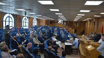 تفاصيل اجتماع المجلس التنفيذي للمنيا.. تنفيذ الخطة الاستثمارية بنسبة 100%.. والقاضي يطمئن على جاهزية لجان الثانوية العامة