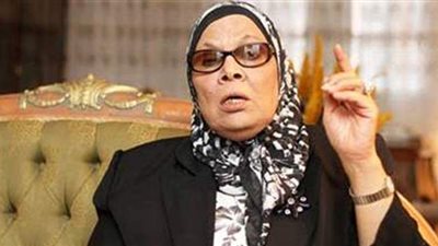 آمنة نصير: لا يجوز منع امرأة محتشمة من دخول أي مكان.. وهذا وضع المايوه الشرعي