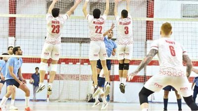 حسين لبيب يكرم طائرة الزمالك بعد الفوز بكأس مصر