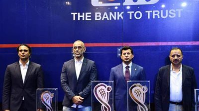 وزير الرياضة يشهد مراسم تتويج الفائزين بالبطولة الدولية للإسكواش