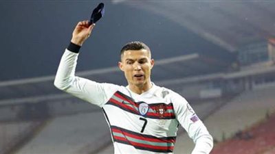 رونالدو يهين شارة القيادة بعد الهزيمة من بلجيكا.. وبرتغاليون: لاعب فظ ألا يخجل | فيديو