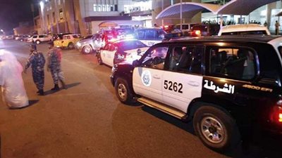 بسبب السخرية والتحرش بالفتيات.. قرار عاجل من الكويت بشأن عاملين مصريين