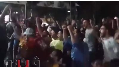 فرحة جماهير الأهلي بالمقاهي بعد إحراز الهدف الأول في الترجي | فيديو
