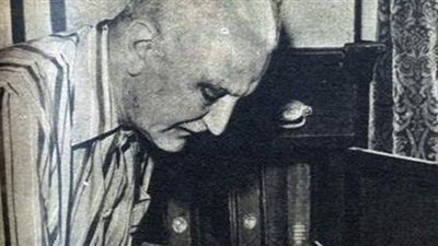 يوم في حياة الأديب عباس محمود العقاد.. القراءة أبرز الطقوس