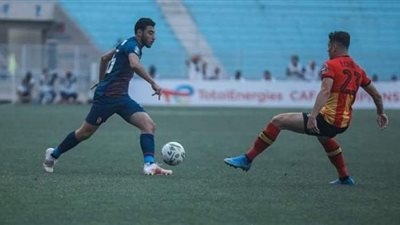 أكرم توفيق يقود الجبهة اليمنى للأهلي أمام بيراميدز