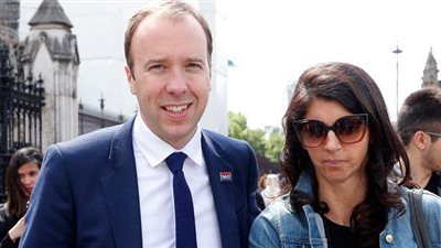 الوزير العاشق.. القصة الكاملة لـ القبلة التي أطاحت بوزير بريطاني