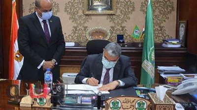 محافظ المنيا يصدر قرارا بالموافقة على ترقية 284 معلما وأخصائيا